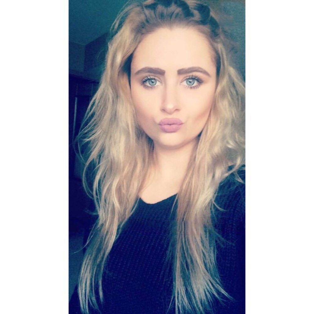 Meet your Posher, Courtney